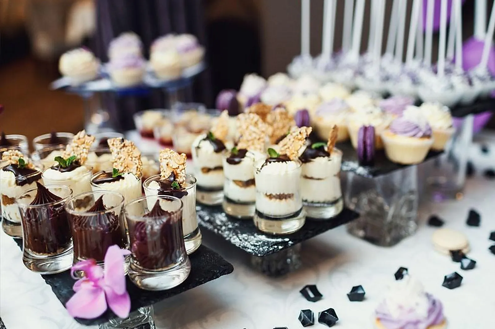 Languedoc-Roussillon-Midi-Pyrénées, TRAITEURS - UCHAUD (GARD) : LA TOQUE GOURMANDE