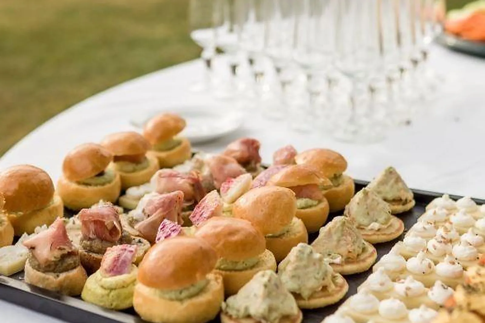 Aquitaine-Limousin-Poitou-Charentes, TRAITEURS - VASLES (DEUX-SÈVRES) : COUTANT ET ASSOCIÉS