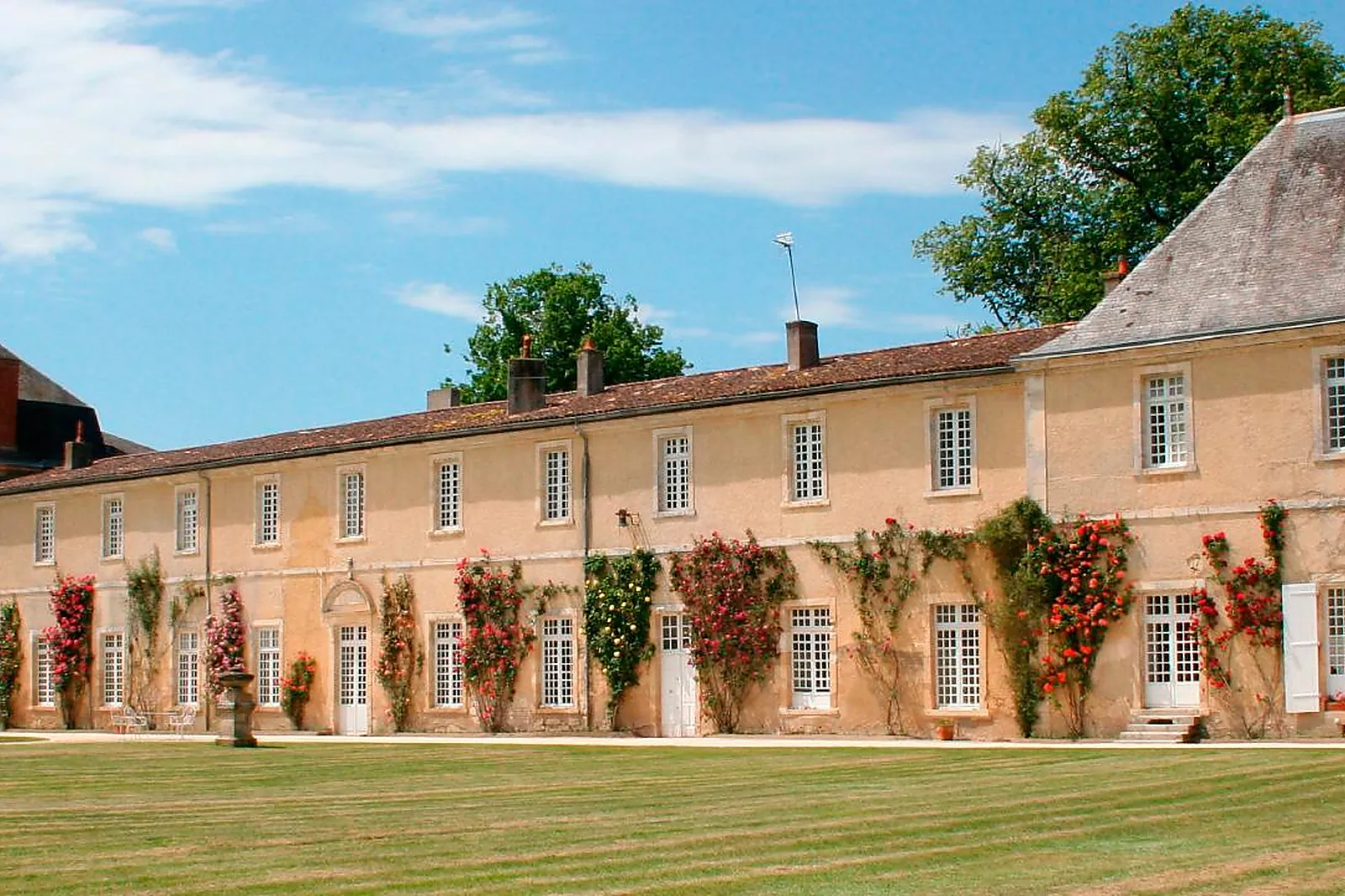 Abbaye, ABBAYE DE LA GRÂCE-DIEU