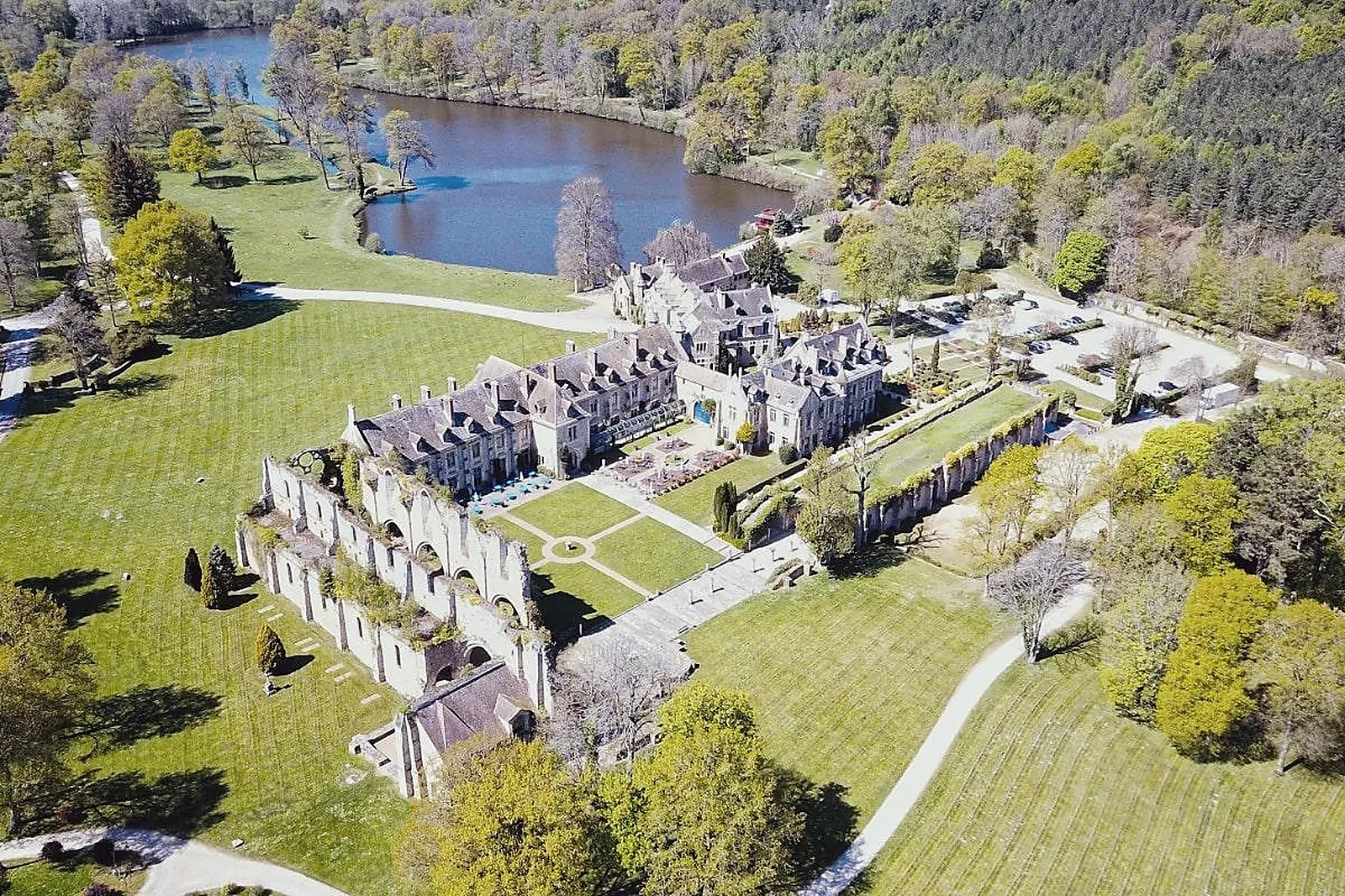 Abbaye, ABBAYE DES VAUX DE CERNAY