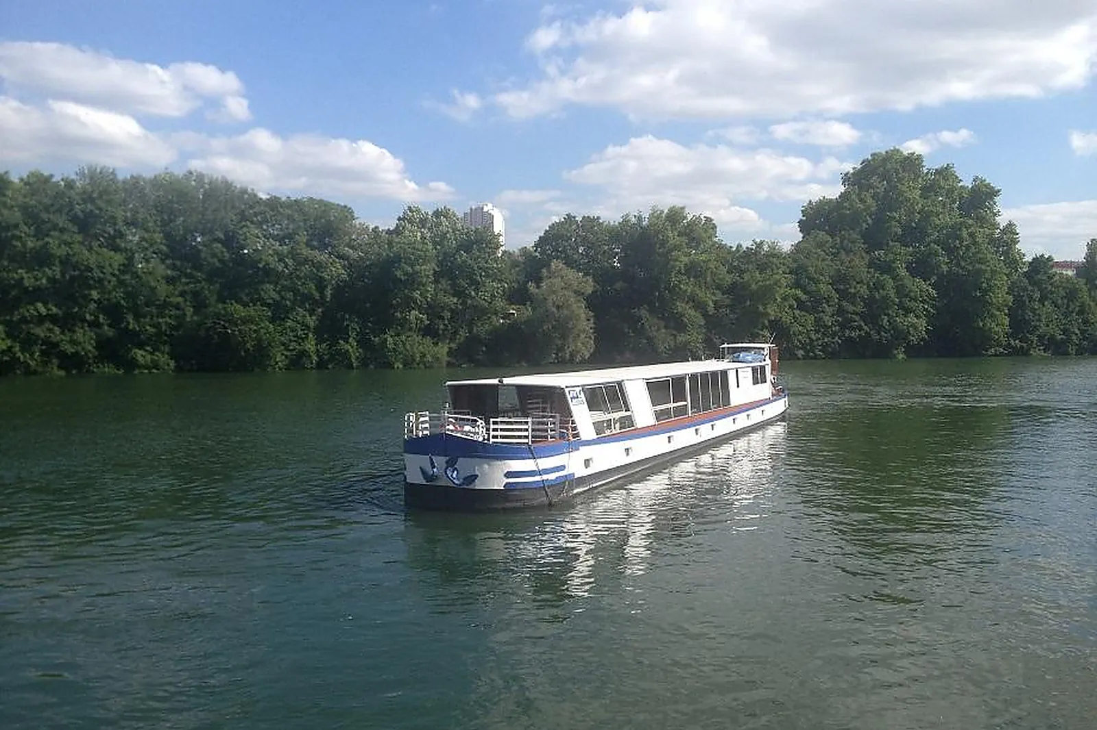 Lieux événementiels, BATEAU LE RIVE DROITE