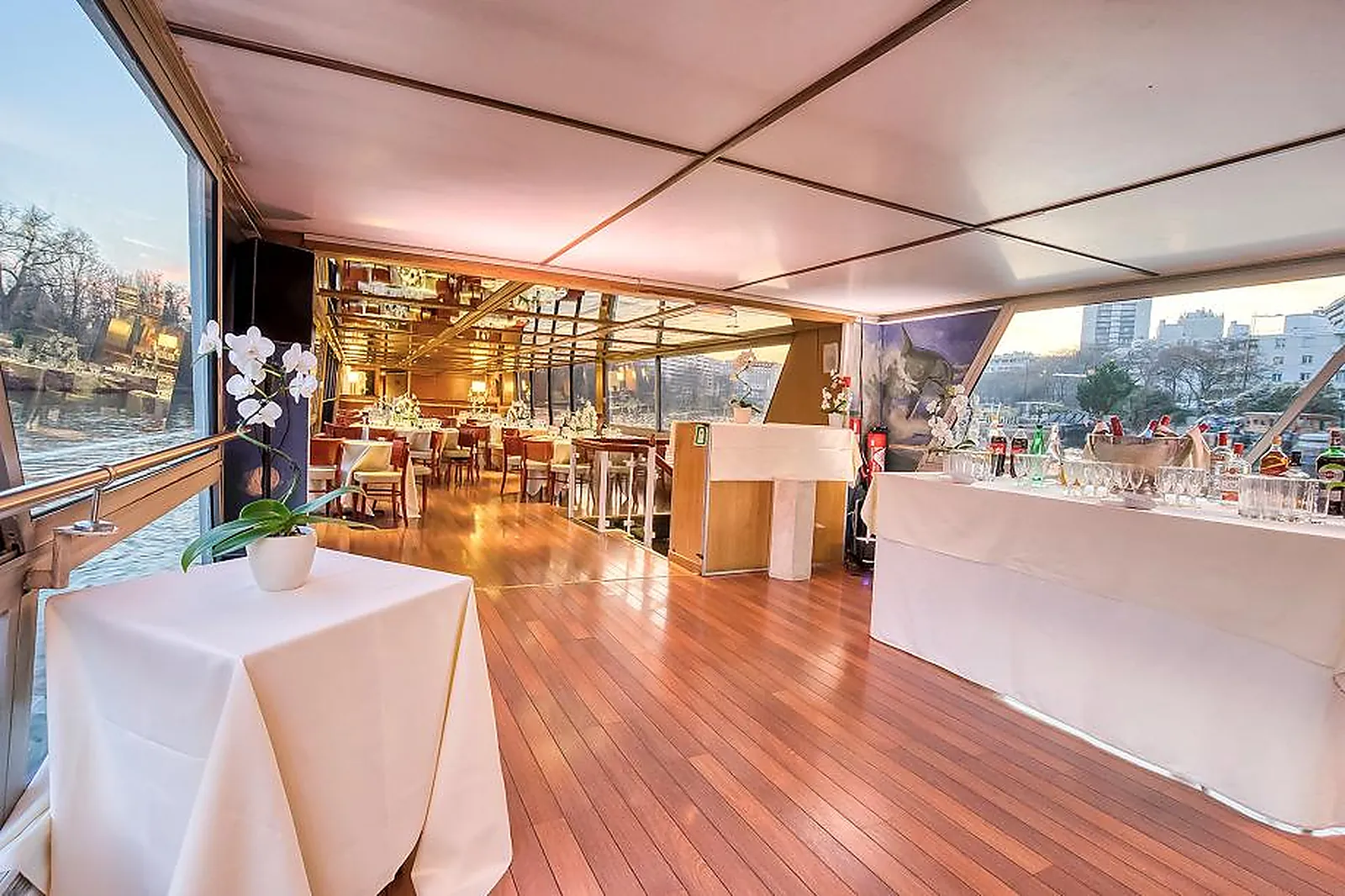 Lieux événementiels, BATEAU LE RIVE DROITE