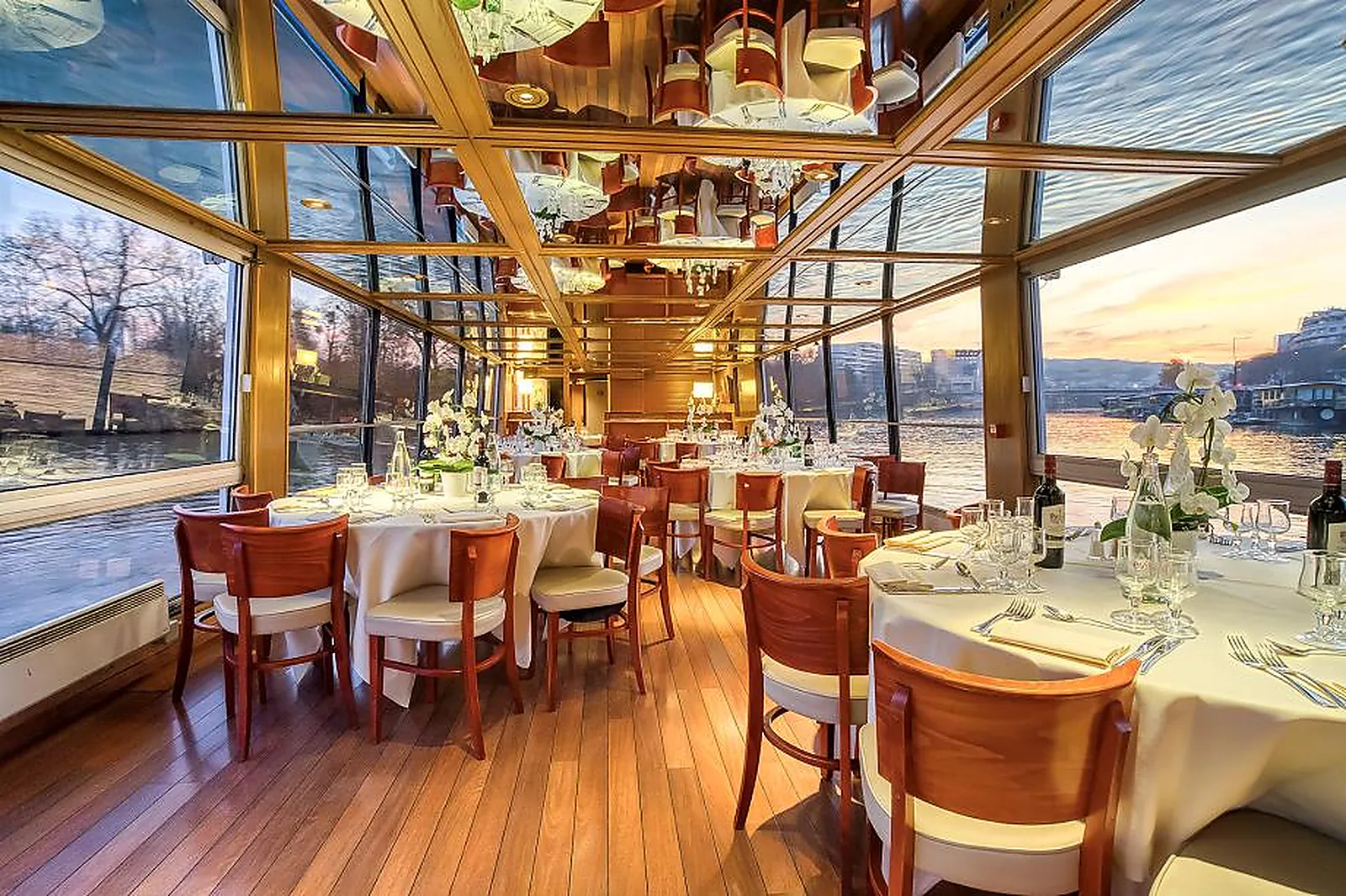 Lieux événementiels, BATEAU LE RIVE DROITE