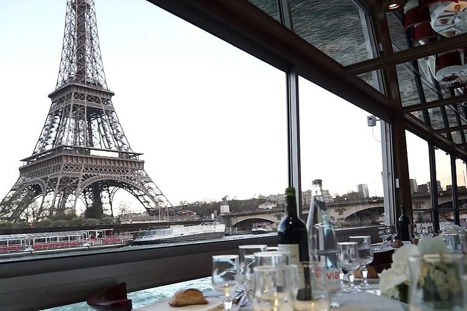 Lieux événementiels, BATEAU LE RIVE DROITE