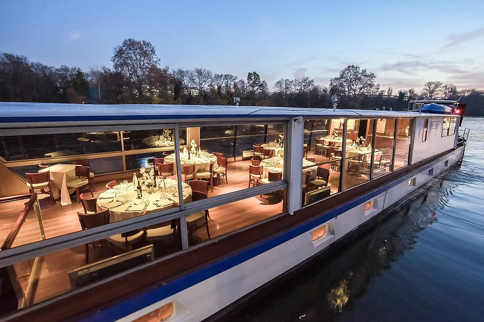 Lieux événementiels, BATEAU LE RIVE DROITE