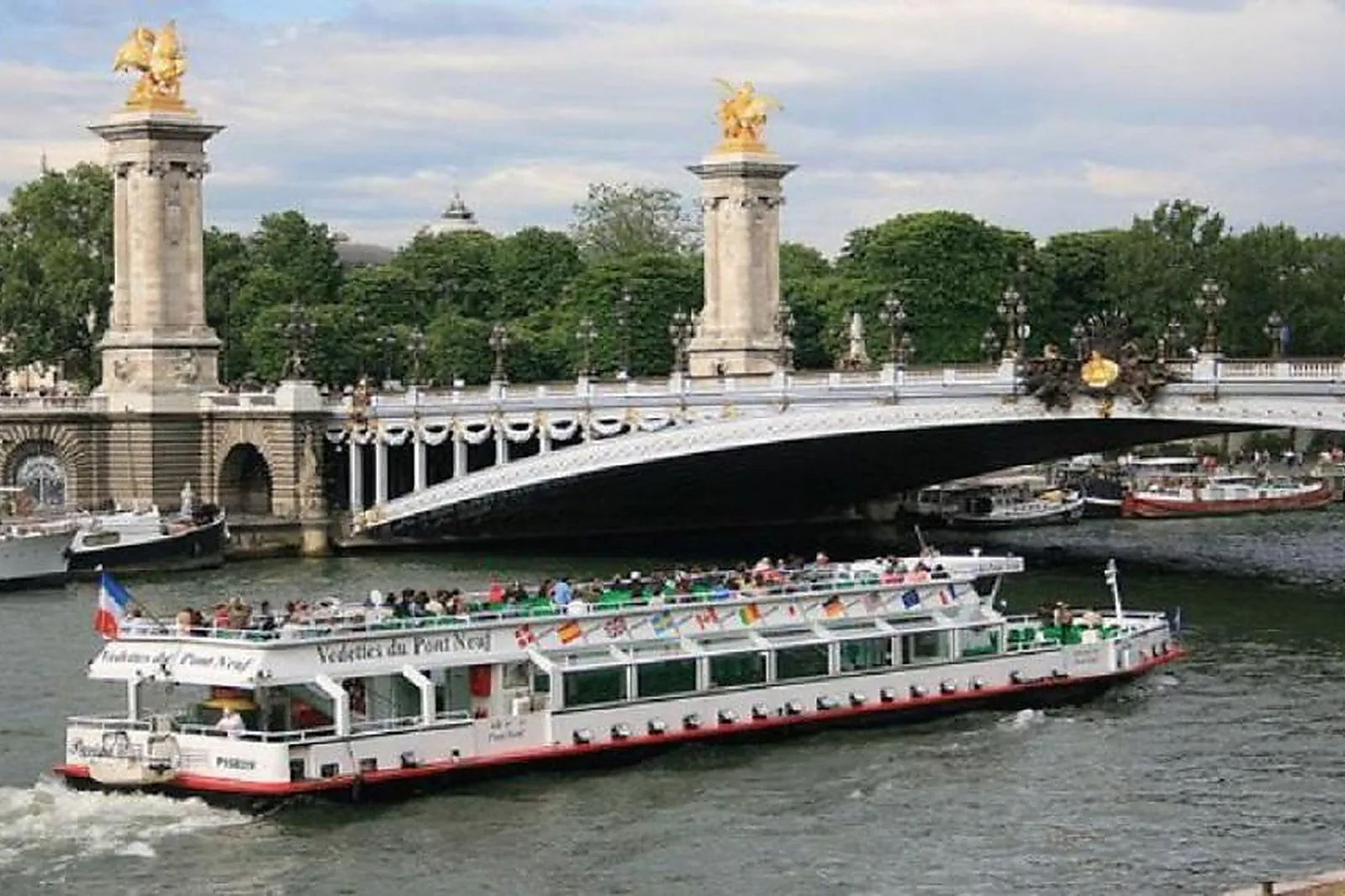 Lieux événementiels, BATEAUX MOUCHES