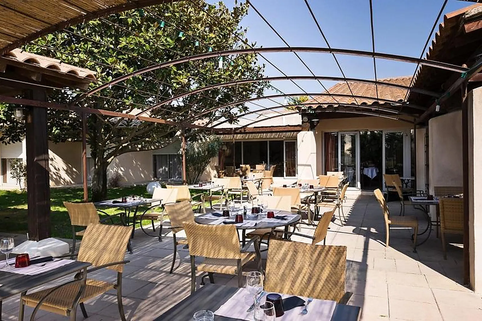 Lieux événementiels, BEST WESTERN HÔTEL LE PARADOU AVIGNON