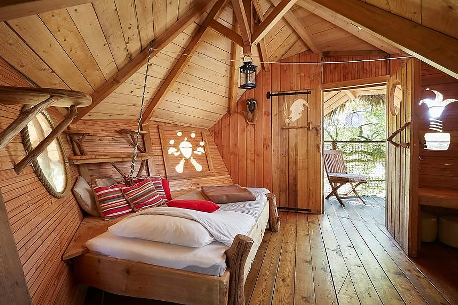 Lieux événementiels, CABANES DANS LES ARBRES DE LA GRANDE NOË