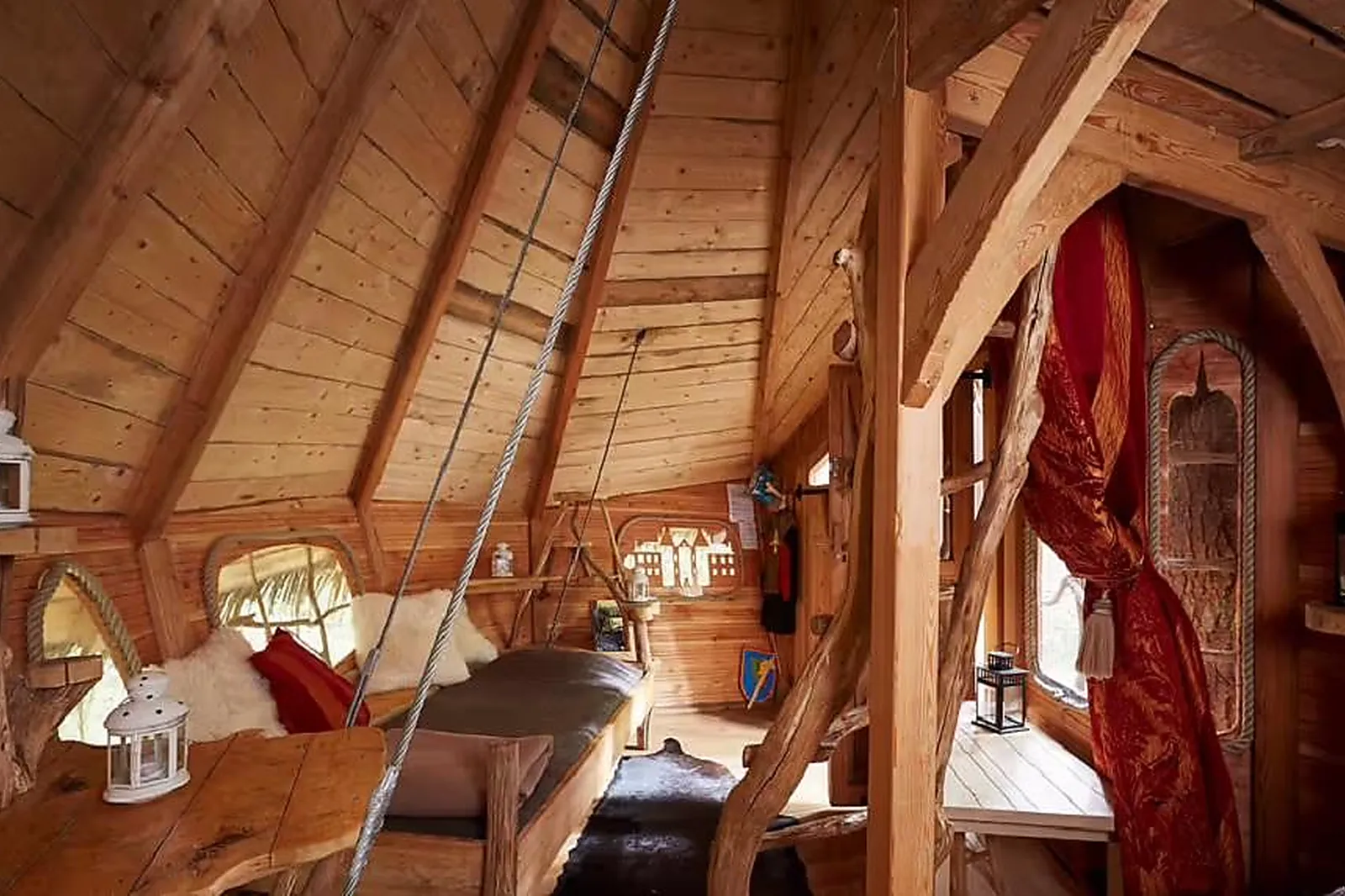 Lieux événementiels, CABANES DANS LES ARBRES DE LA GRANDE NOË