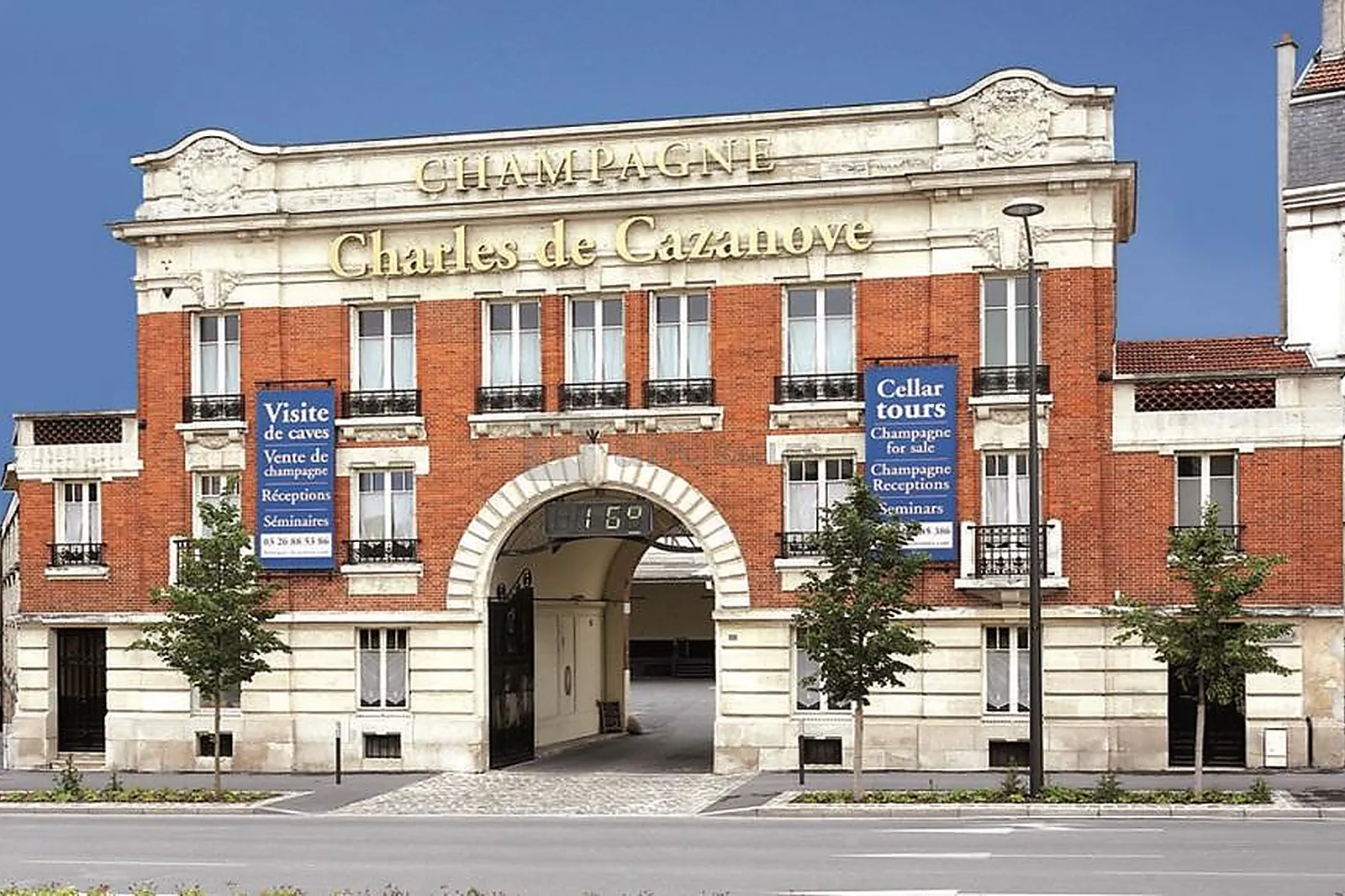 Lieu haut de gamme, CHAMPAGNE CHARLES DE CAZANOVE
