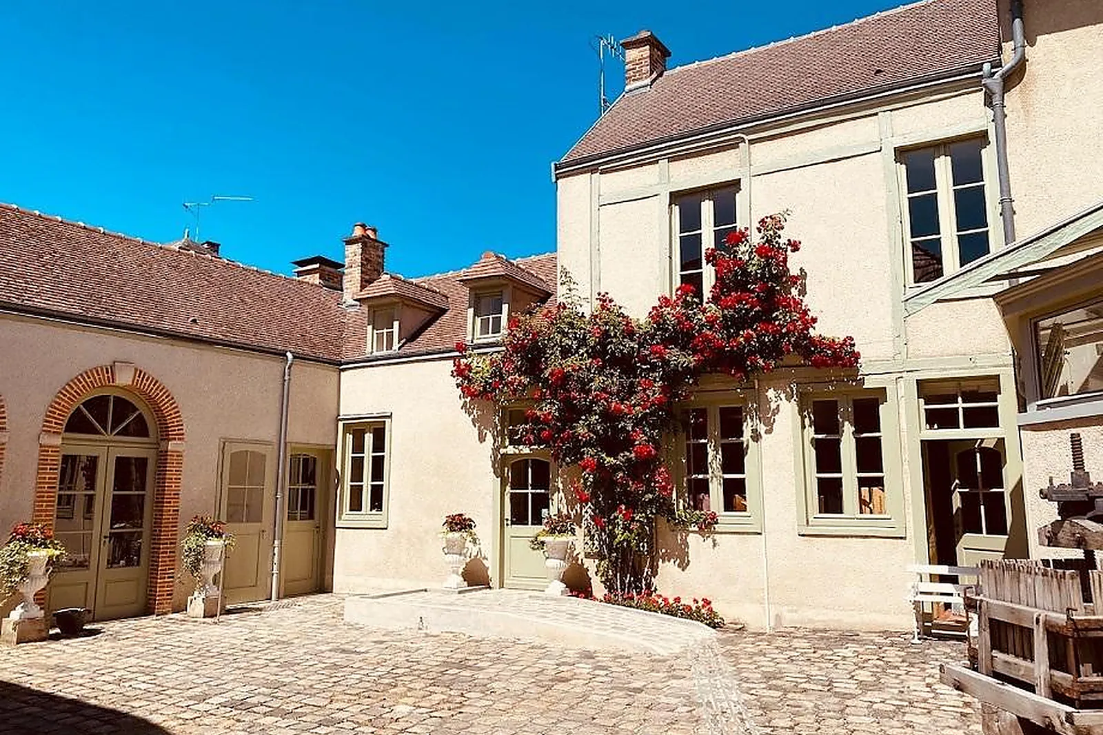 Lieu haut de gamme, CHAMPAGNE G.H. MARTEL & CO.