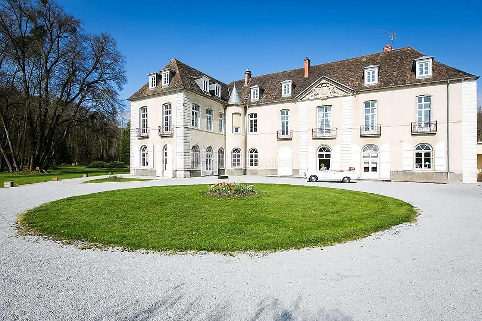 Bourgogne, CHÂTEAU DE LOULANS-VERCHAMP