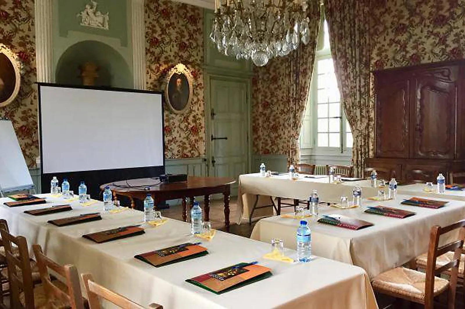 Lieux événementiels, CHÂTEAU DE SAINT-LOUP-SUR-THOUET