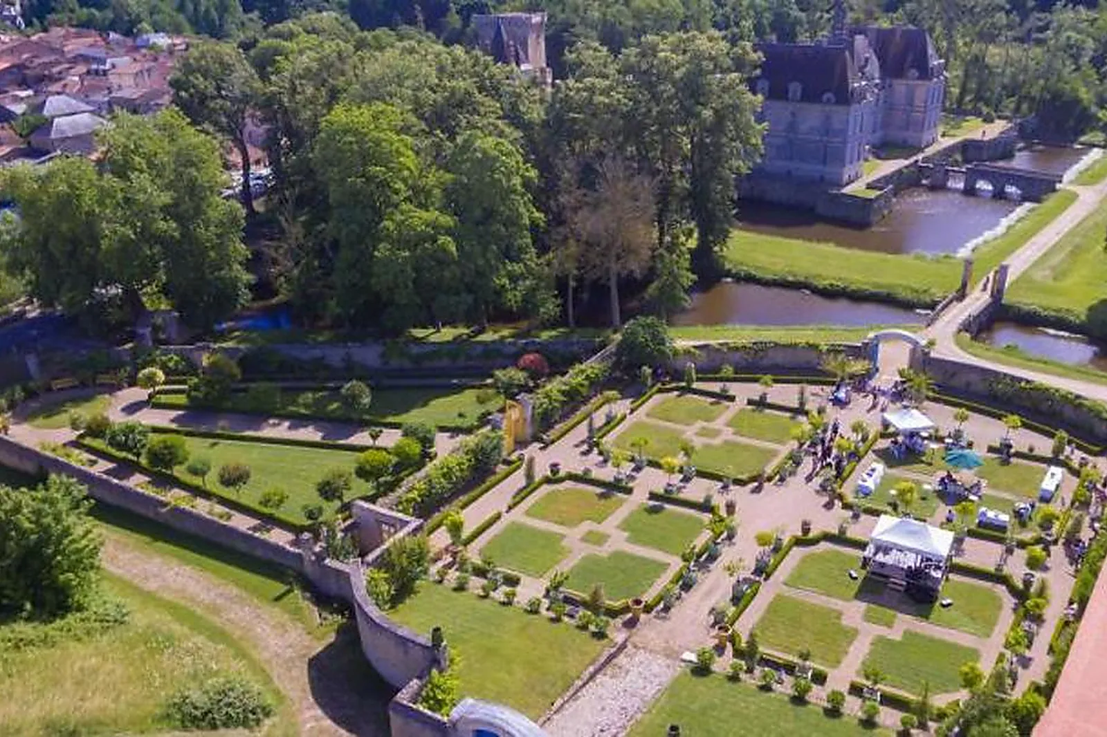 Lieux événementiels, CHÂTEAU DE SAINT-LOUP-SUR-THOUET
