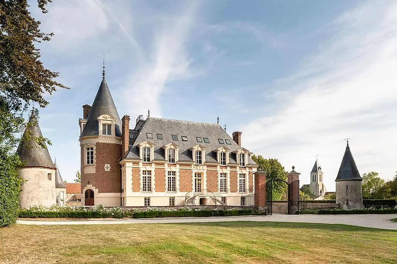 Lieux événementiels, CHÂTEAU DE LA HOUSSIÈRE