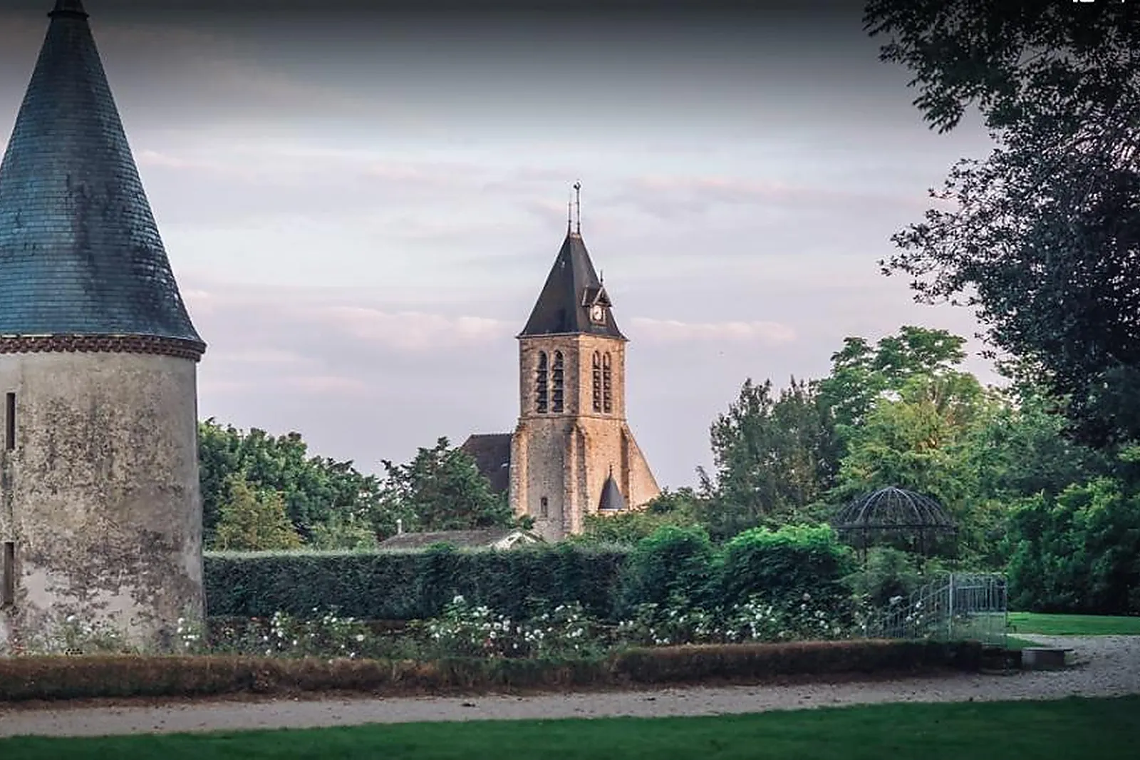Lieux événementiels, CHÂTEAU DE LA HOUSSIÈRE