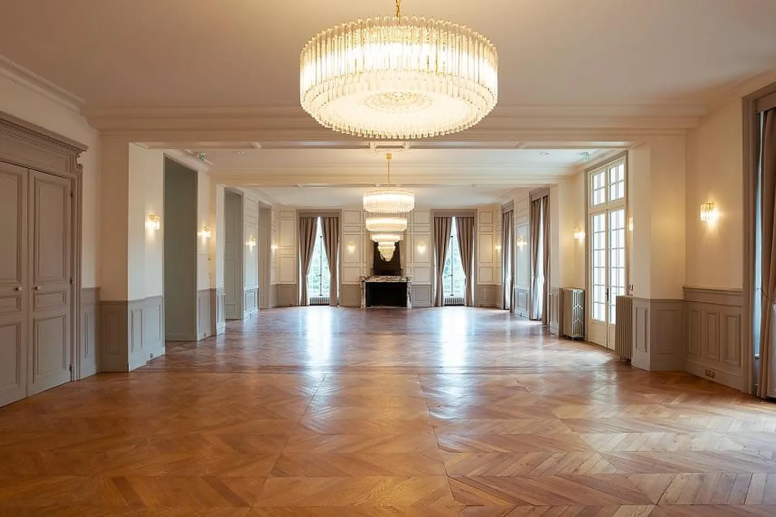 Lieux événementiels, CHÂTEAU DE LA HOUSSIÈRE