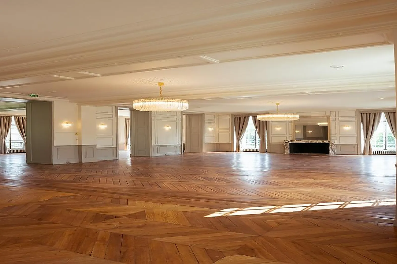 Lieux événementiels, CHÂTEAU DE LA HOUSSIÈRE