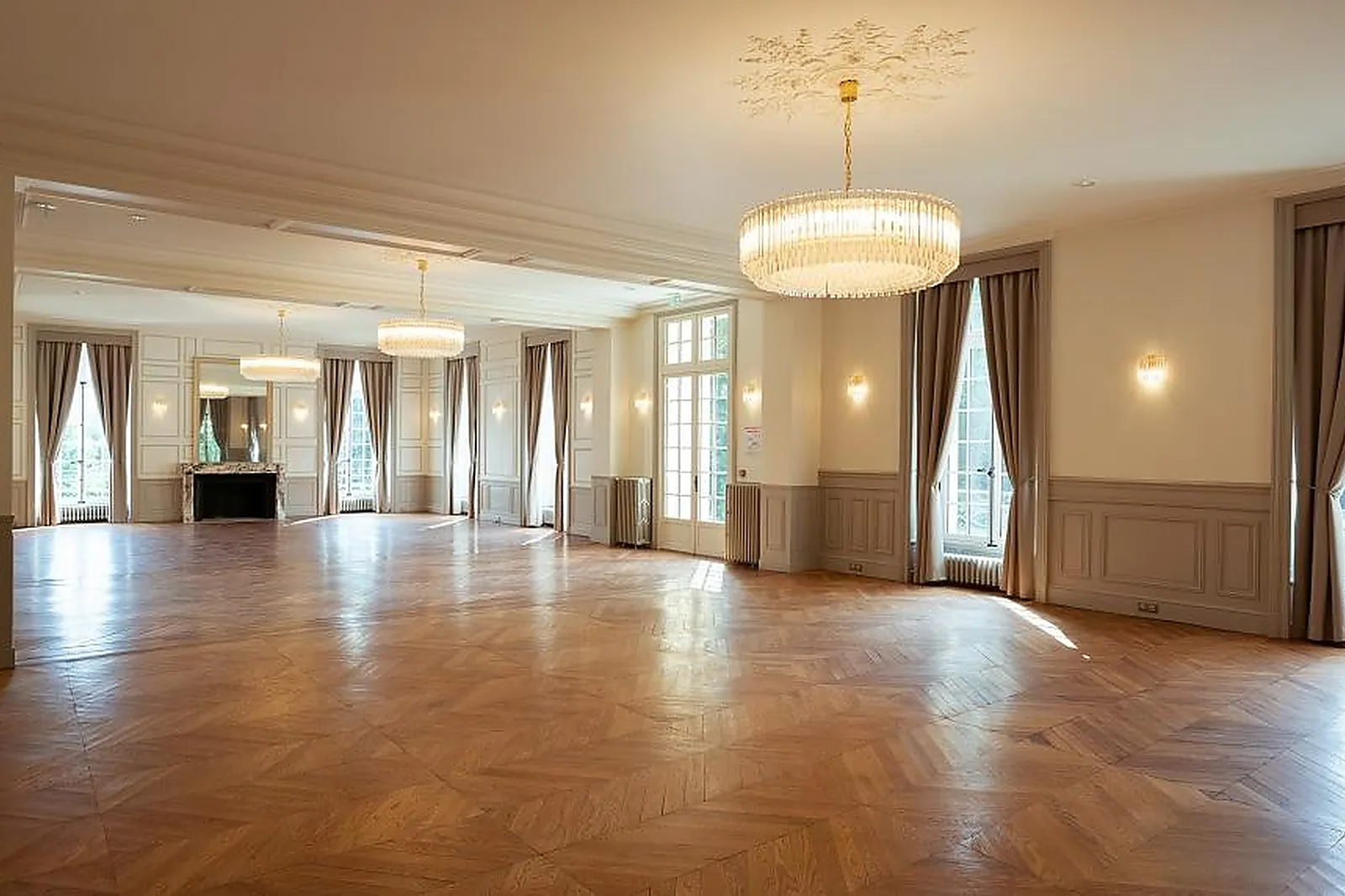 Lieux événementiels, CHÂTEAU DE LA HOUSSIÈRE