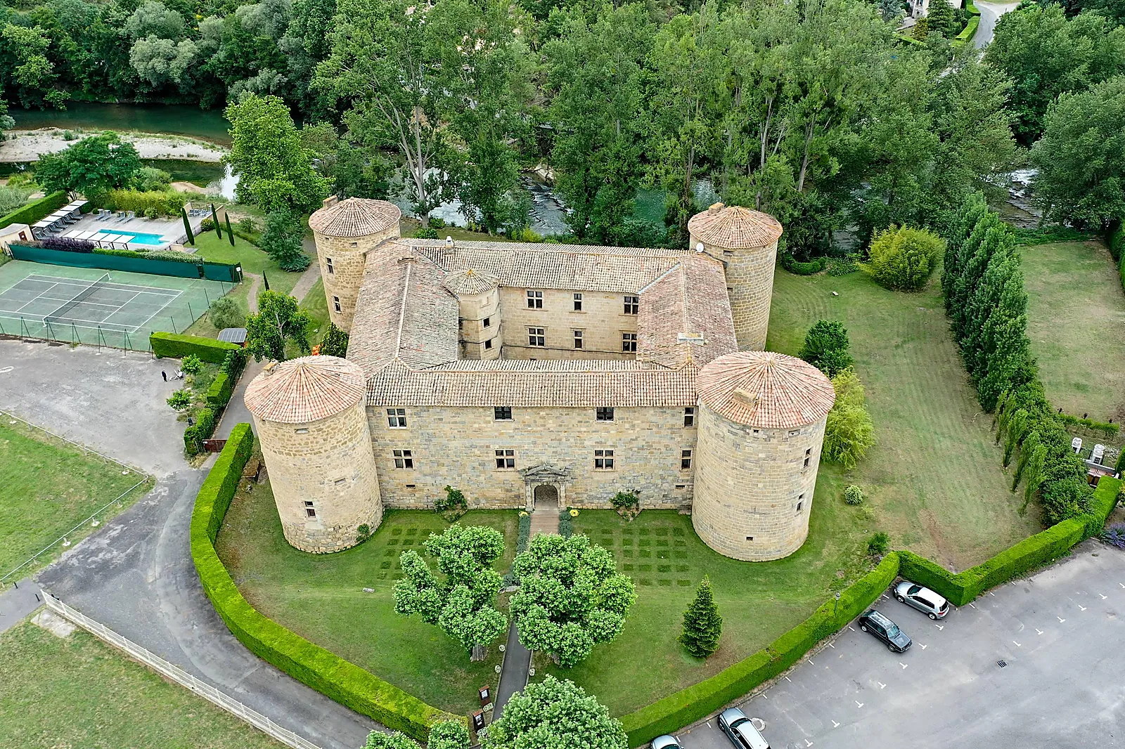 Languedoc-Roussillon-Midi-Pyrénées, CHÂTEAU DES DUCS DE JOYEUSE