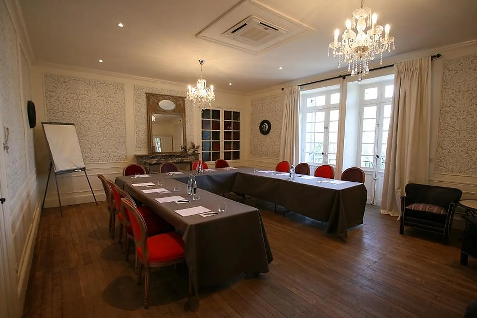 Lieux événementiels, CHÂTEAU LES OLIVIERS DE SALETTES - HOTEL - RESTAURANT - SPA