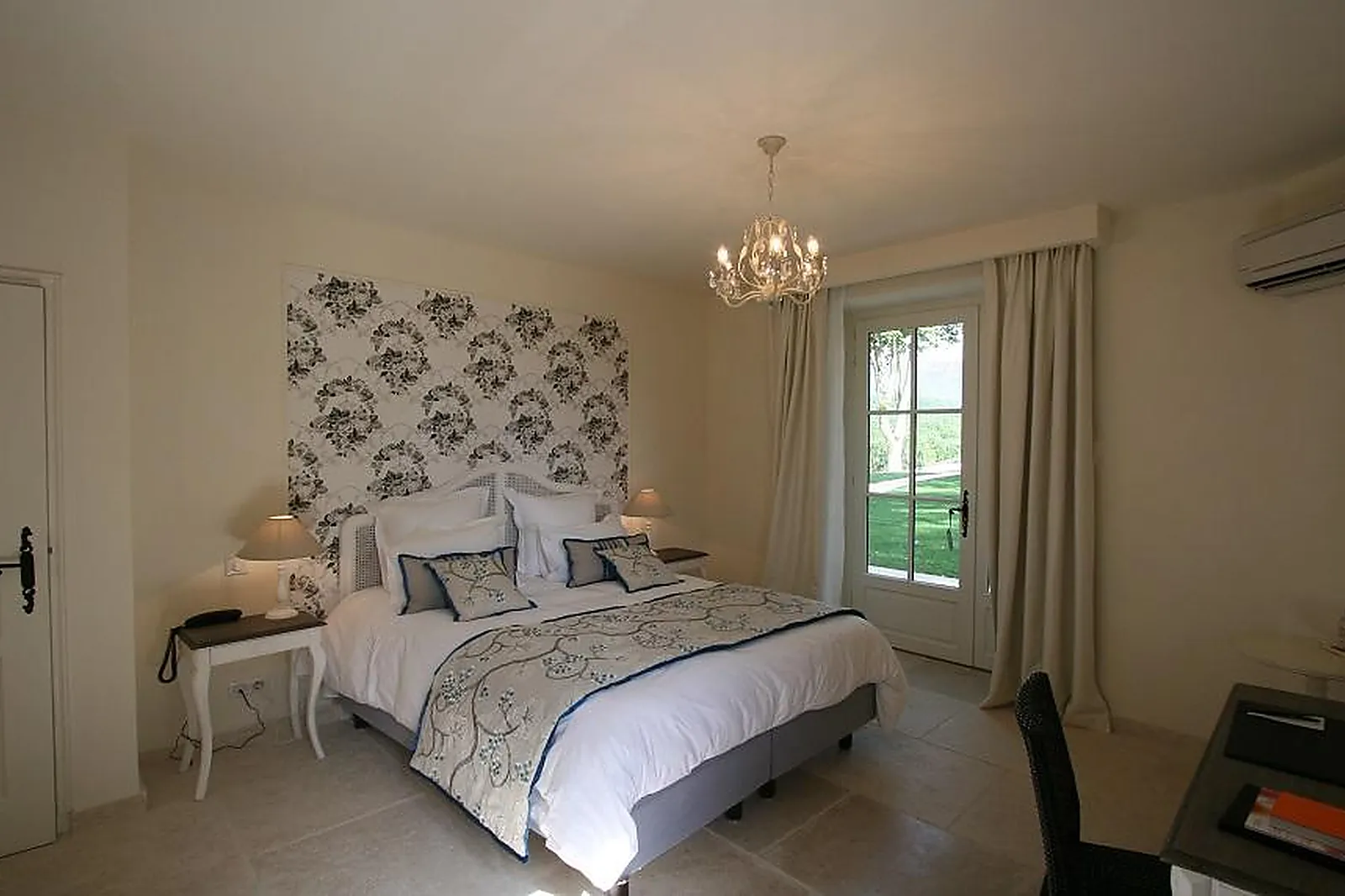 Lieux événementiels, CHÂTEAU LES OLIVIERS DE SALETTES - HOTEL - RESTAURANT - SPA