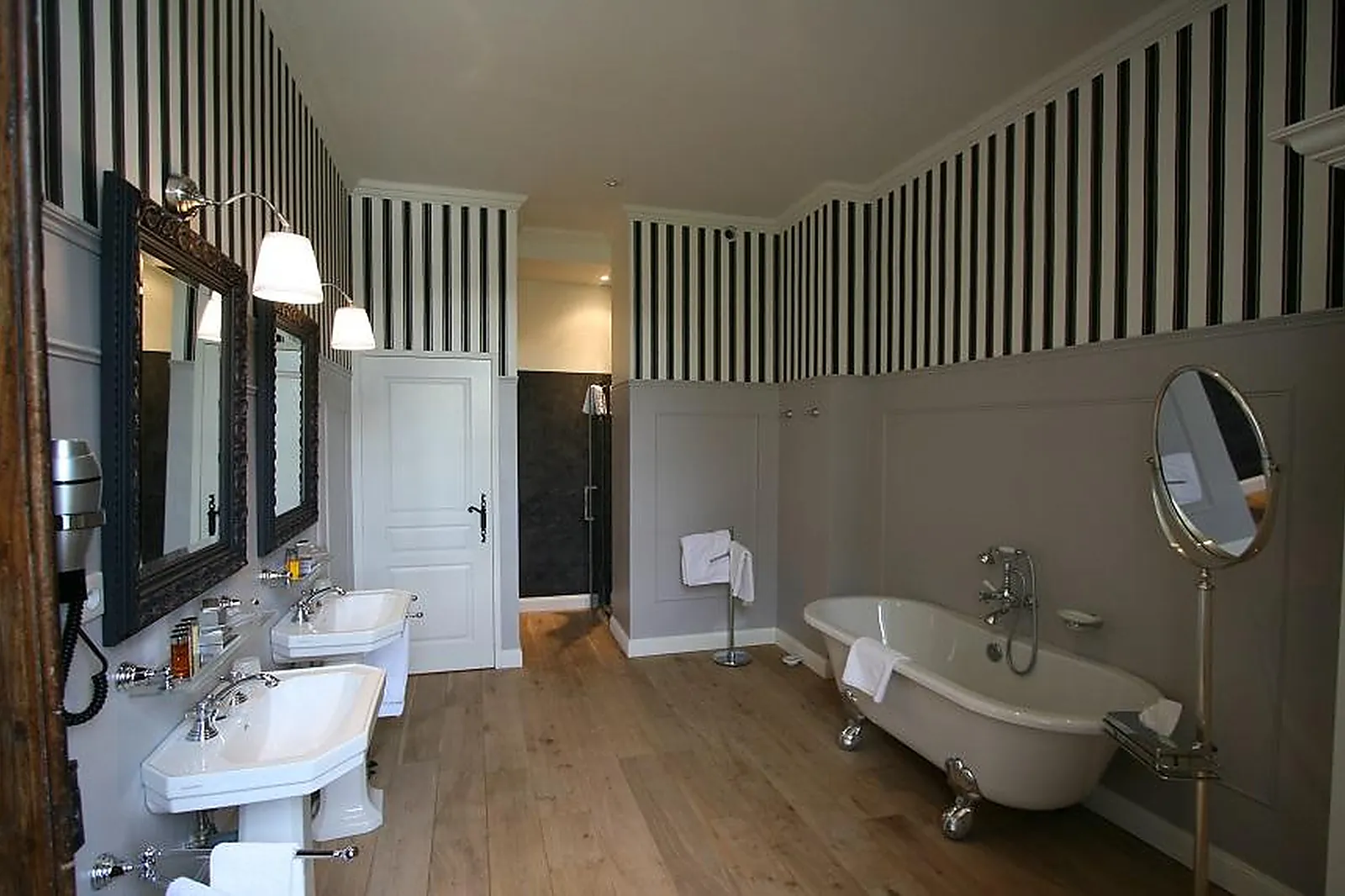 Lieux événementiels, CHÂTEAU LES OLIVIERS DE SALETTES - HOTEL - RESTAURANT - SPA