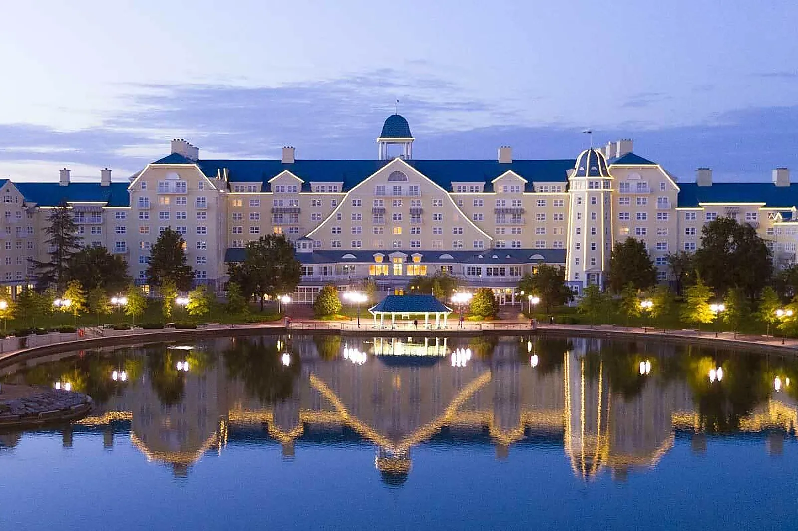 Lieu atypique, DISNEY'S NEWPORT BAY CLUB