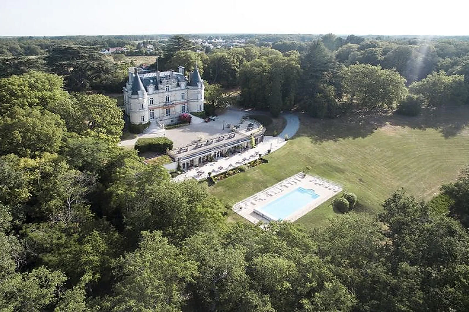 Château et Domaine, DOMAINE DE LA TORTINIÈRE - CHÂTEAU HÔTEL
