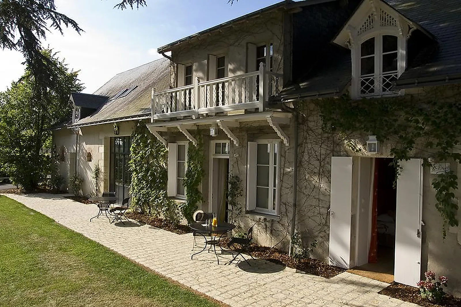 Château et Domaine, DOMAINE DE LA TORTINIÈRE - CHÂTEAU HÔTEL