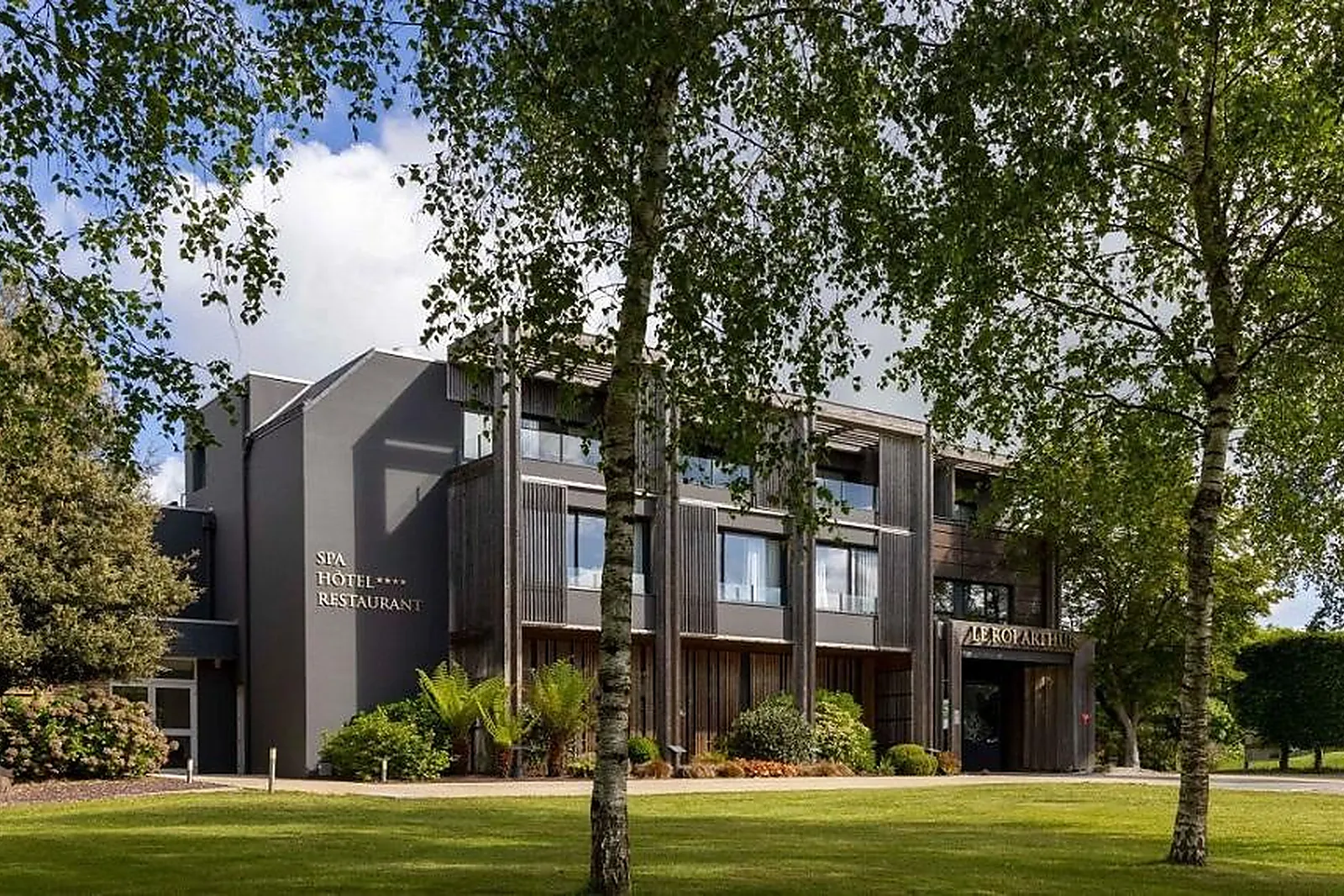 Château et Domaine, DOMAINE HÔTELIER DU ROI ARTHUR GOLF & SPA