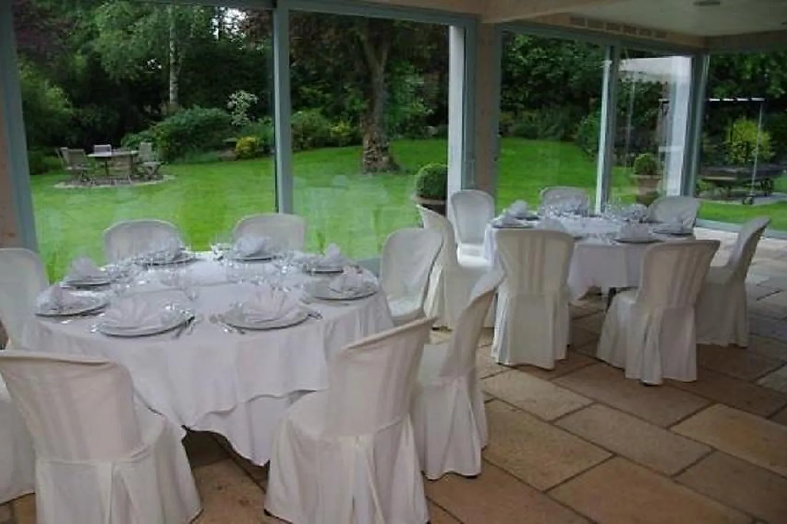 Lieu haut de gamme, FONTAINE D'INVILLE