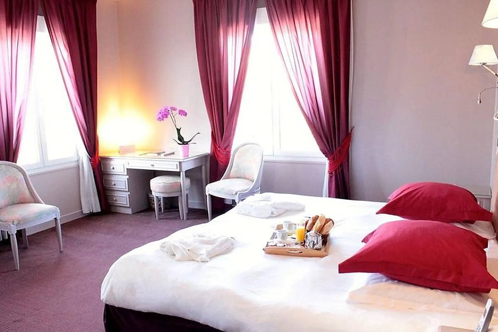 Lieux événementiels, GRAND HÔTEL DE COURTOISVILLE - PISCINE & SPA