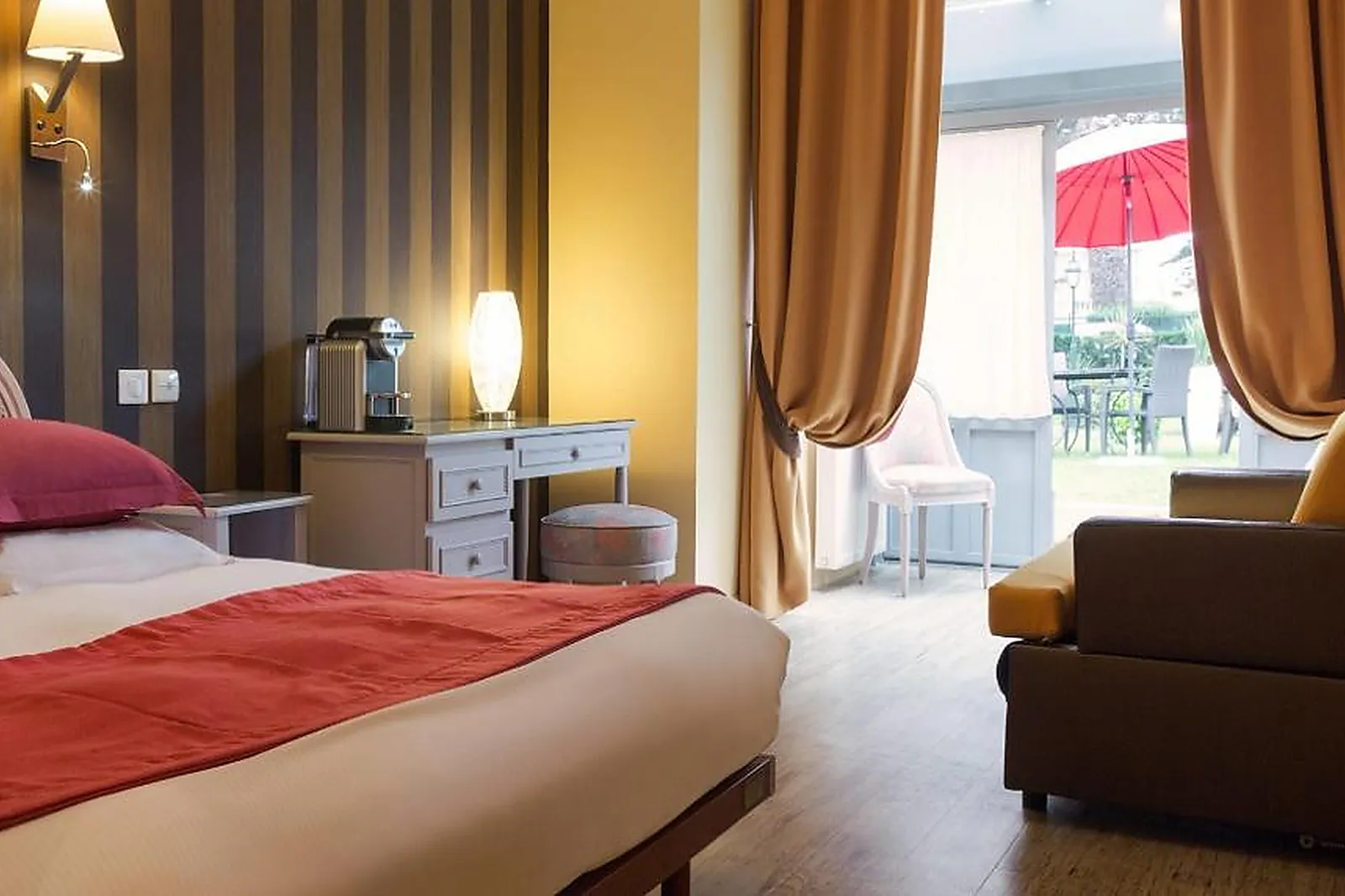 Lieux événementiels, GRAND HÔTEL DE COURTOISVILLE - PISCINE & SPA