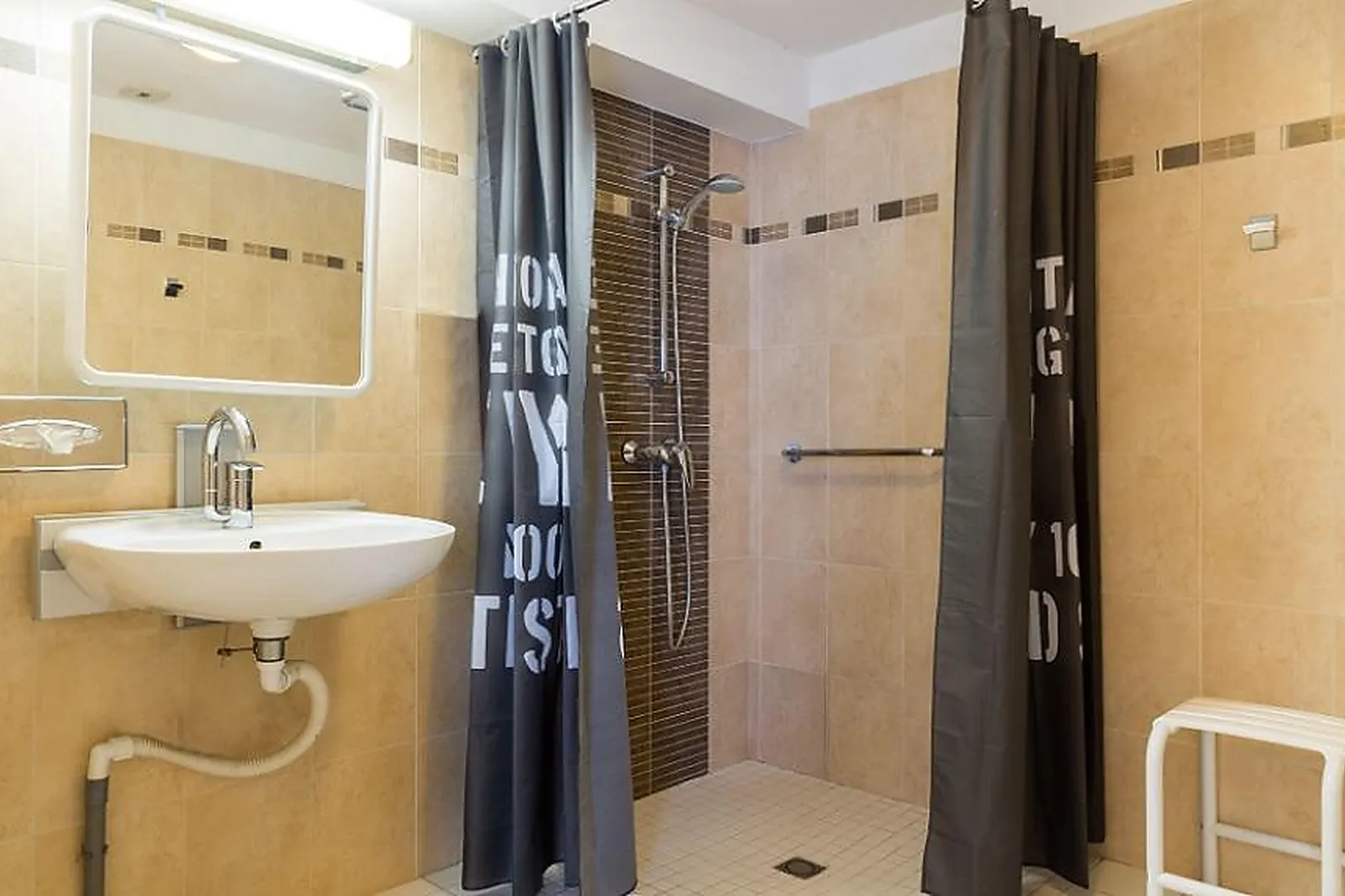 Lieux événementiels, GRAND HÔTEL DE COURTOISVILLE - PISCINE & SPA