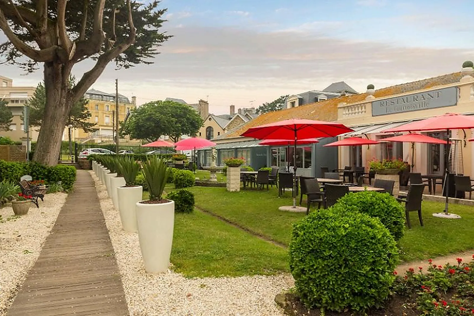 Lieux événementiels, GRAND HÔTEL DE COURTOISVILLE - PISCINE & SPA