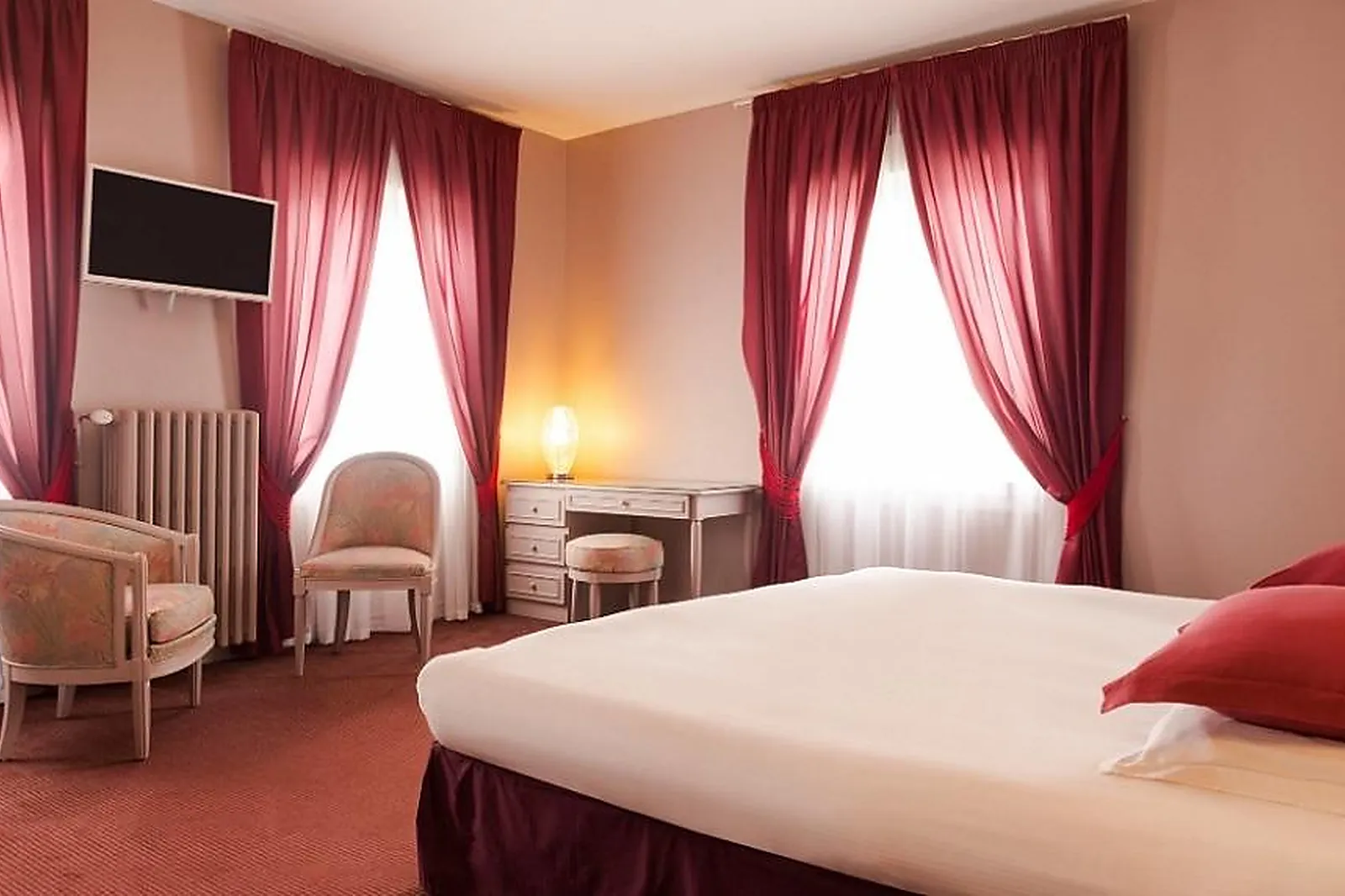 Lieux événementiels, GRAND HÔTEL DE COURTOISVILLE - PISCINE & SPA