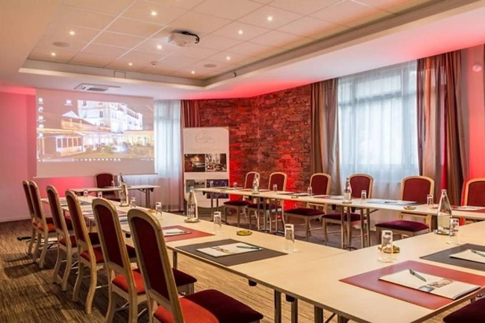 Lieux événementiels, GRAND HÔTEL DE COURTOISVILLE - PISCINE & SPA