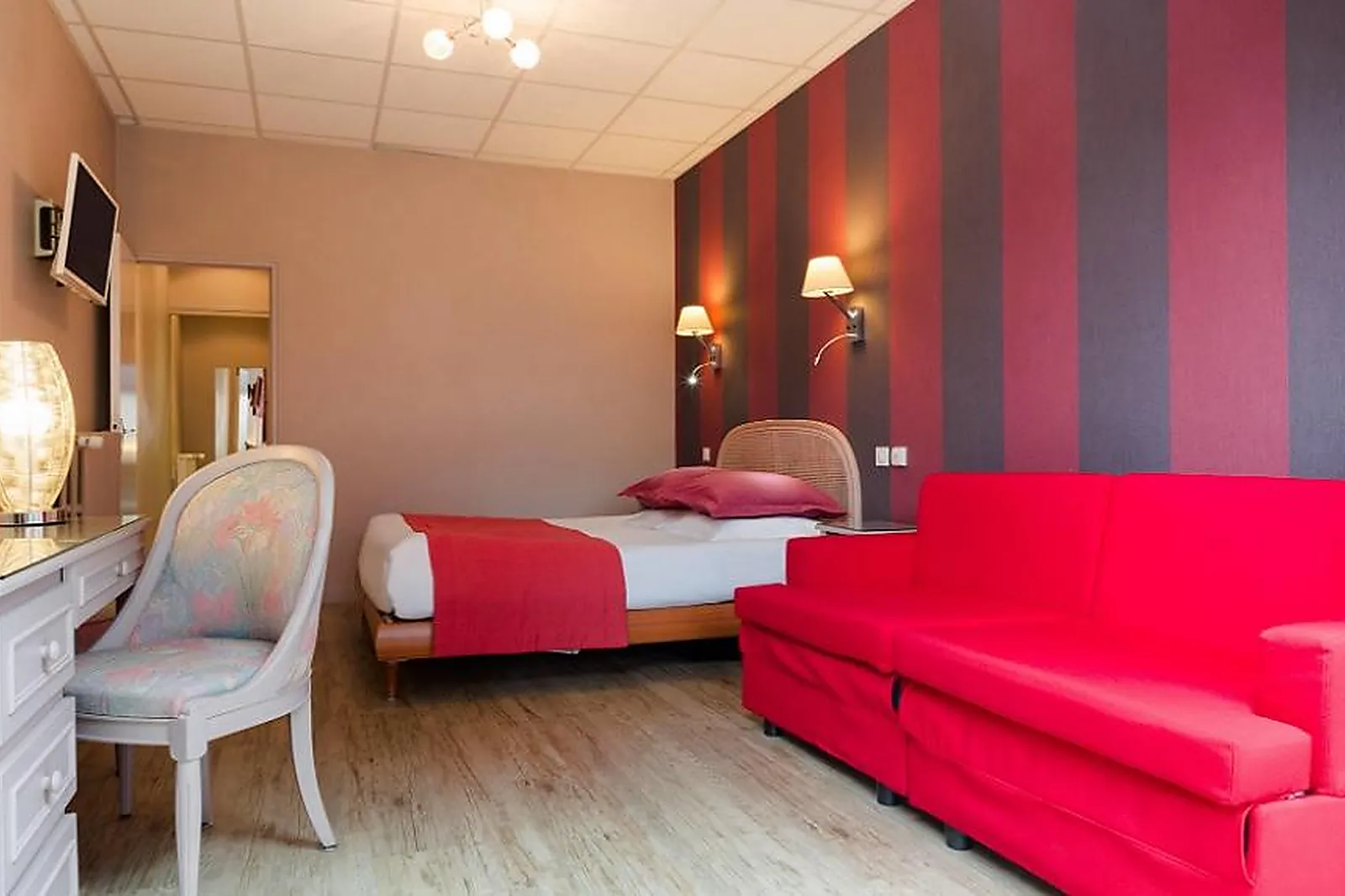 Lieux événementiels, GRAND HÔTEL DE COURTOISVILLE - PISCINE & SPA