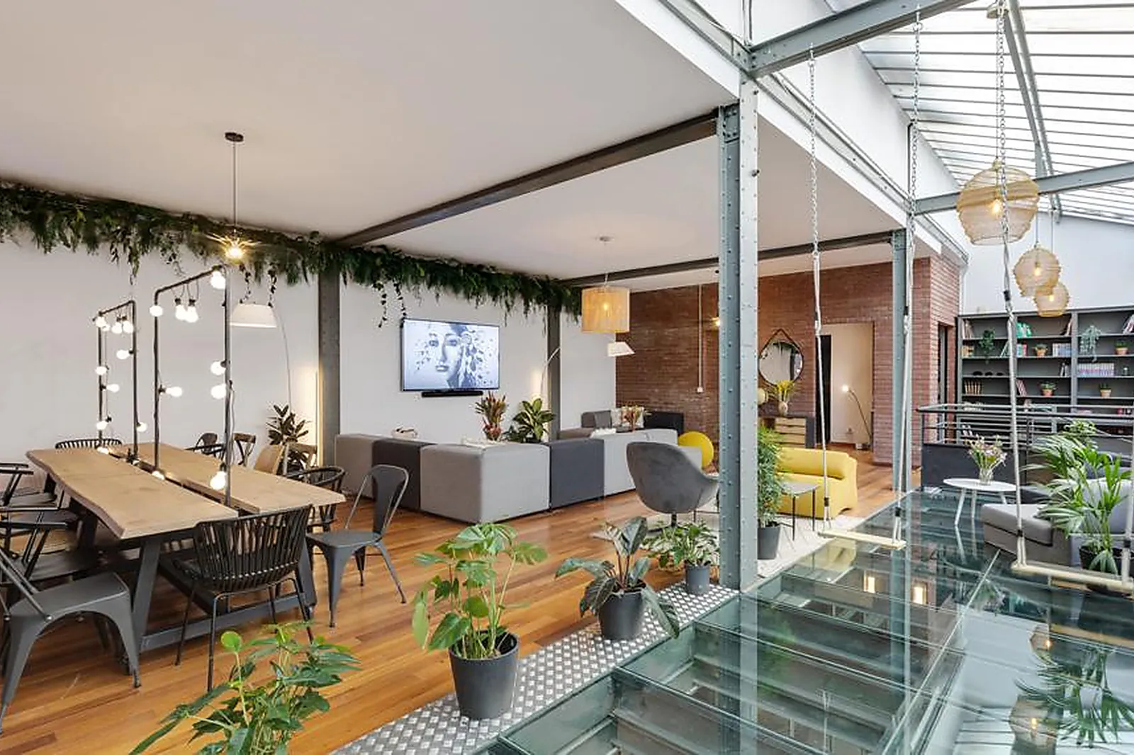 Lieux événementiels, GRAND LOFT EIFFEL AVEC VERRIÈRE