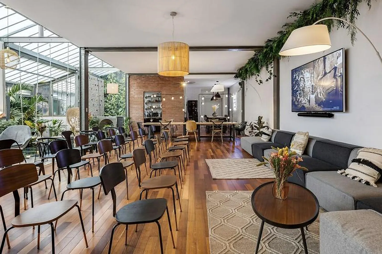 Lieux événementiels, GRAND LOFT EIFFEL AVEC VERRIÈRE