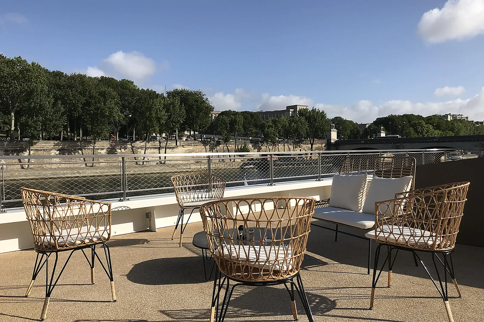 Lieux événementiels, GUSTAVE - VEDETTES DE PARIS