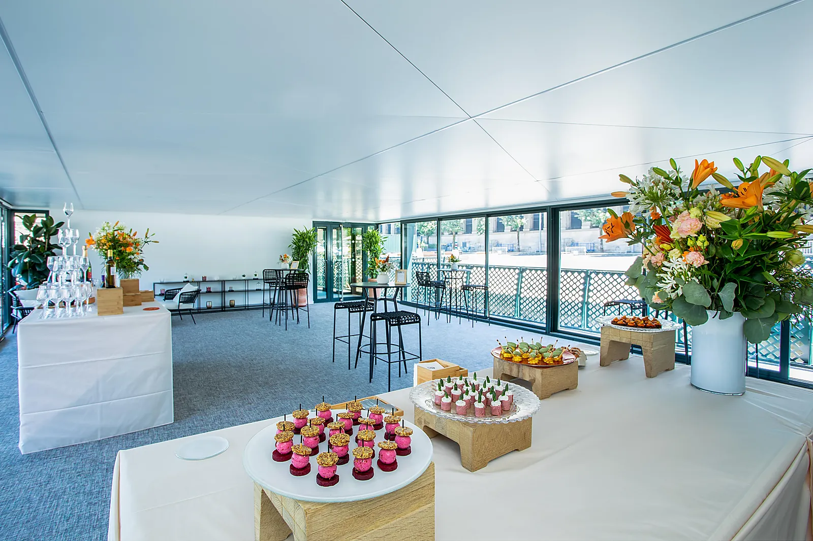 Lieux événementiels, GUSTAVE - VEDETTES DE PARIS