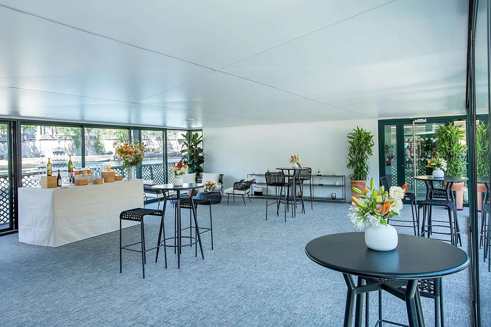 Lieux événementiels, GUSTAVE - VEDETTES DE PARIS