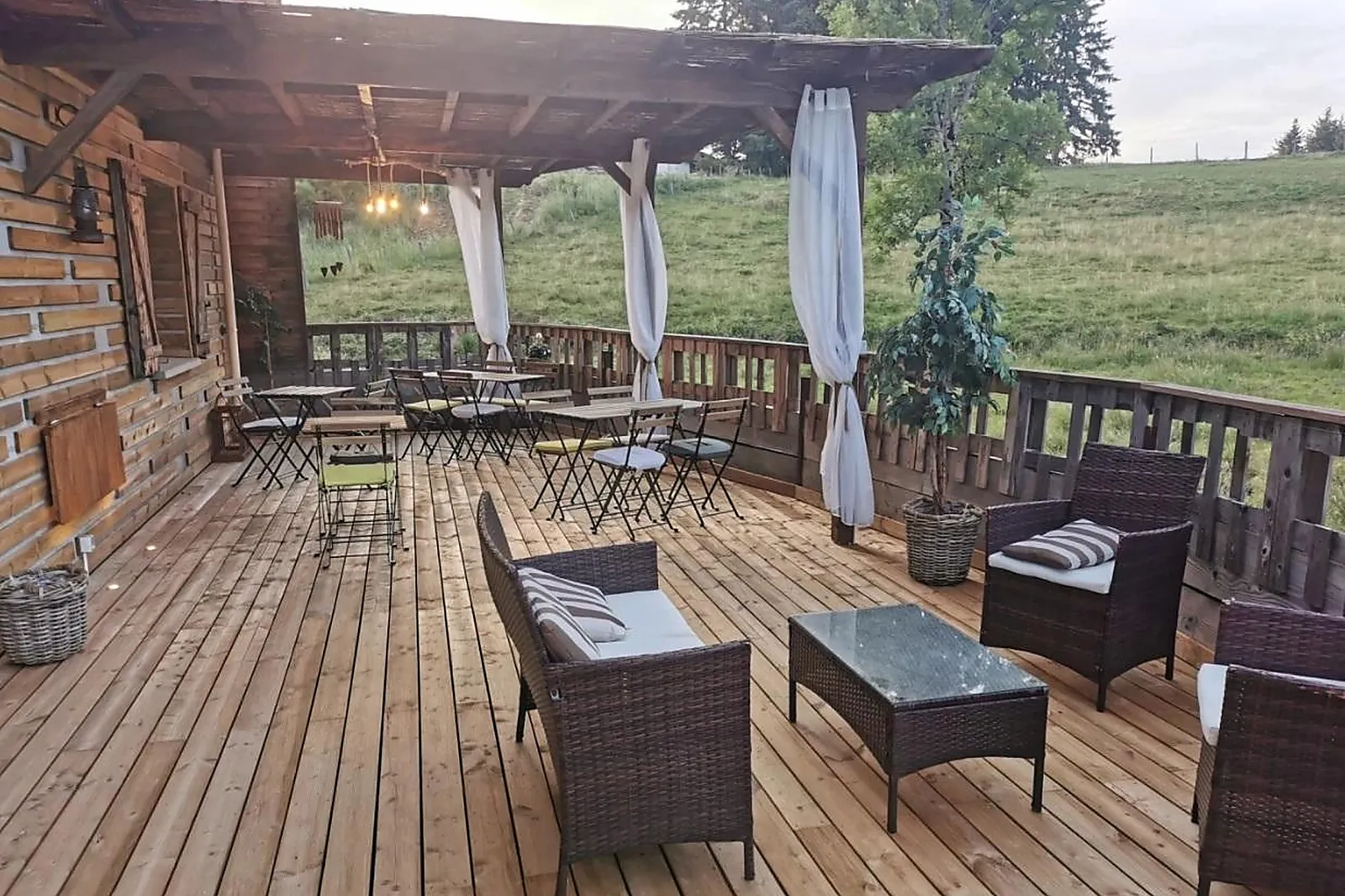 Lieux événementiels, GÎTES ET CHAMBRES D'HÔTES EN AUVERGNE - LE MOULIN DE LA FORTIE