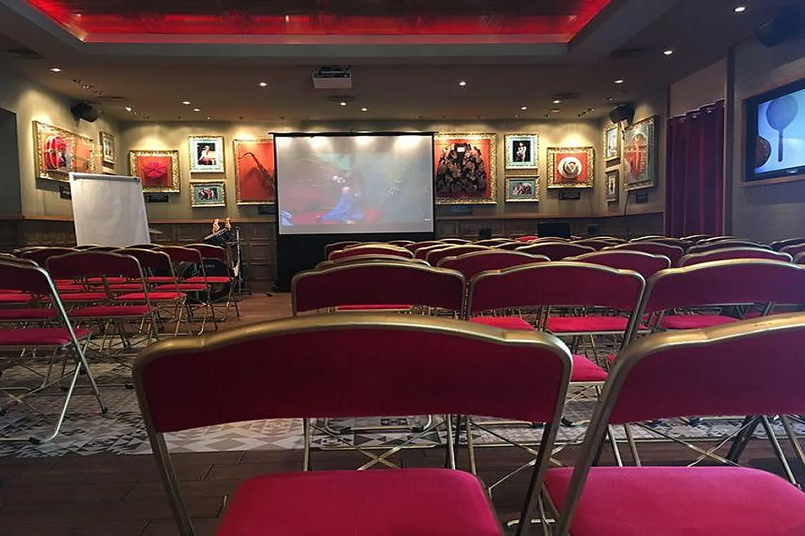 Lieux événementiels, HARD ROCK CAFE NICE