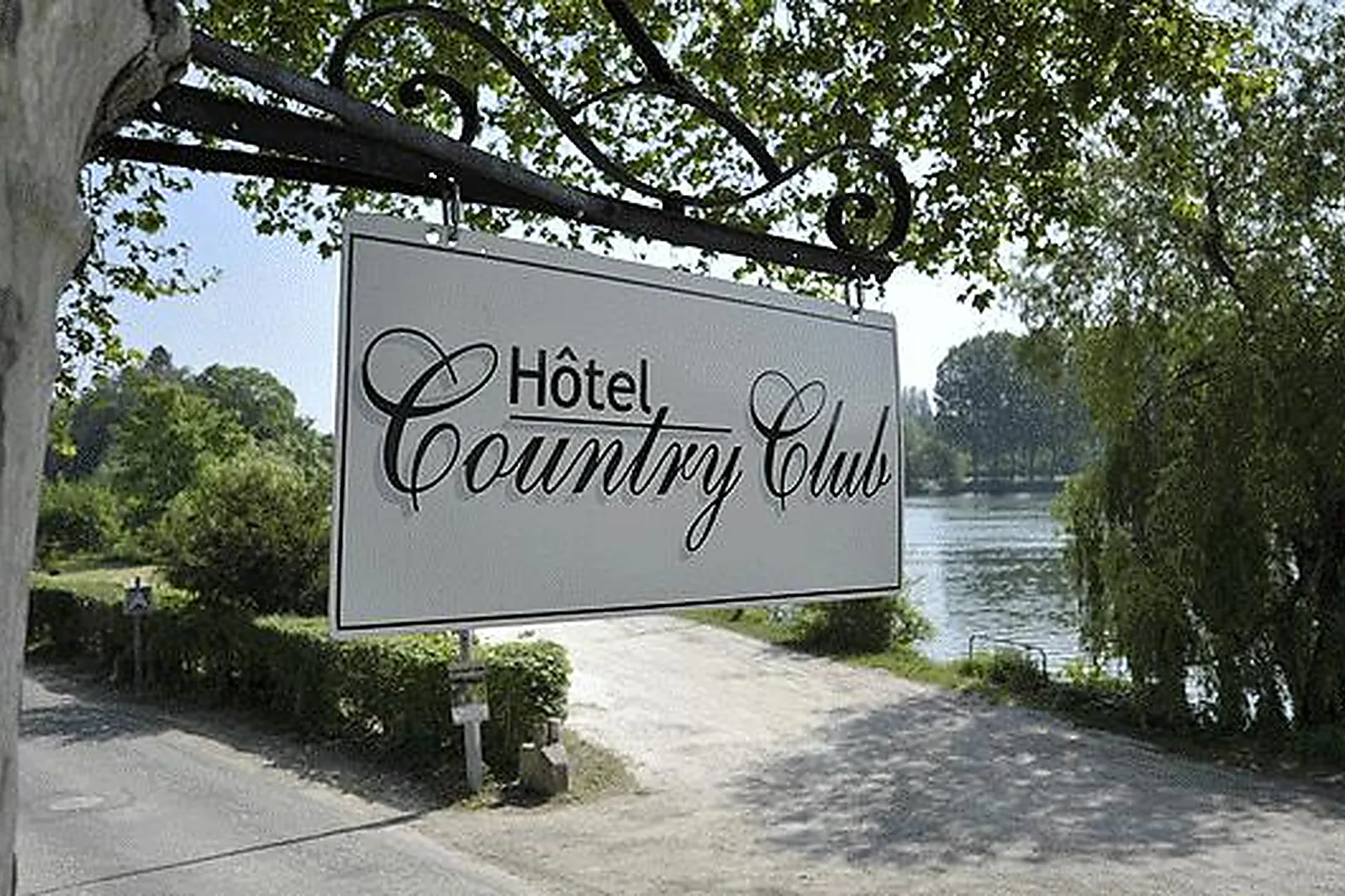 Hôtel, HOSTELLERIE COUNTRY CLUB