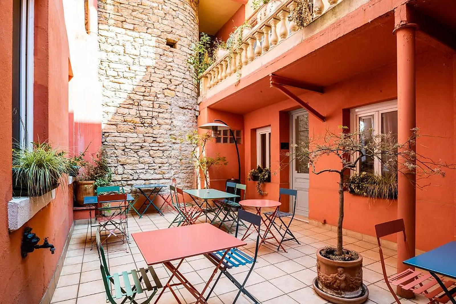 Hôtel, HOTEL AU PATIO MORAND