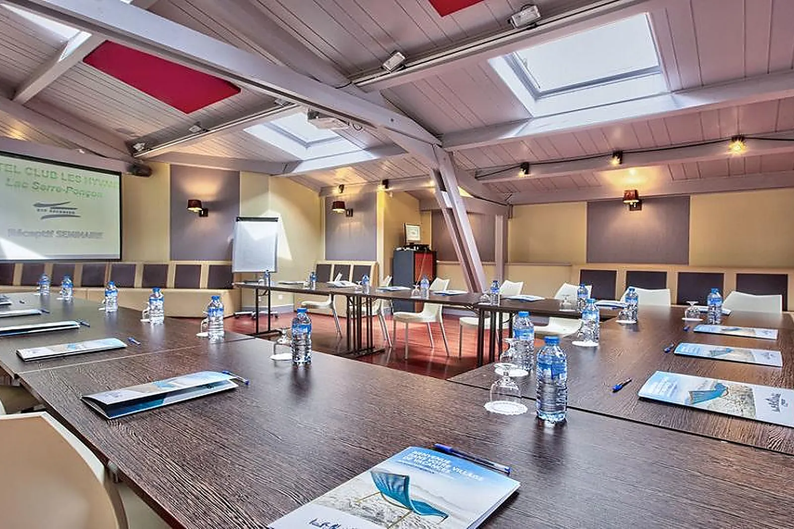 Lieux événementiels, HOTEL CLUB LES HYVANS