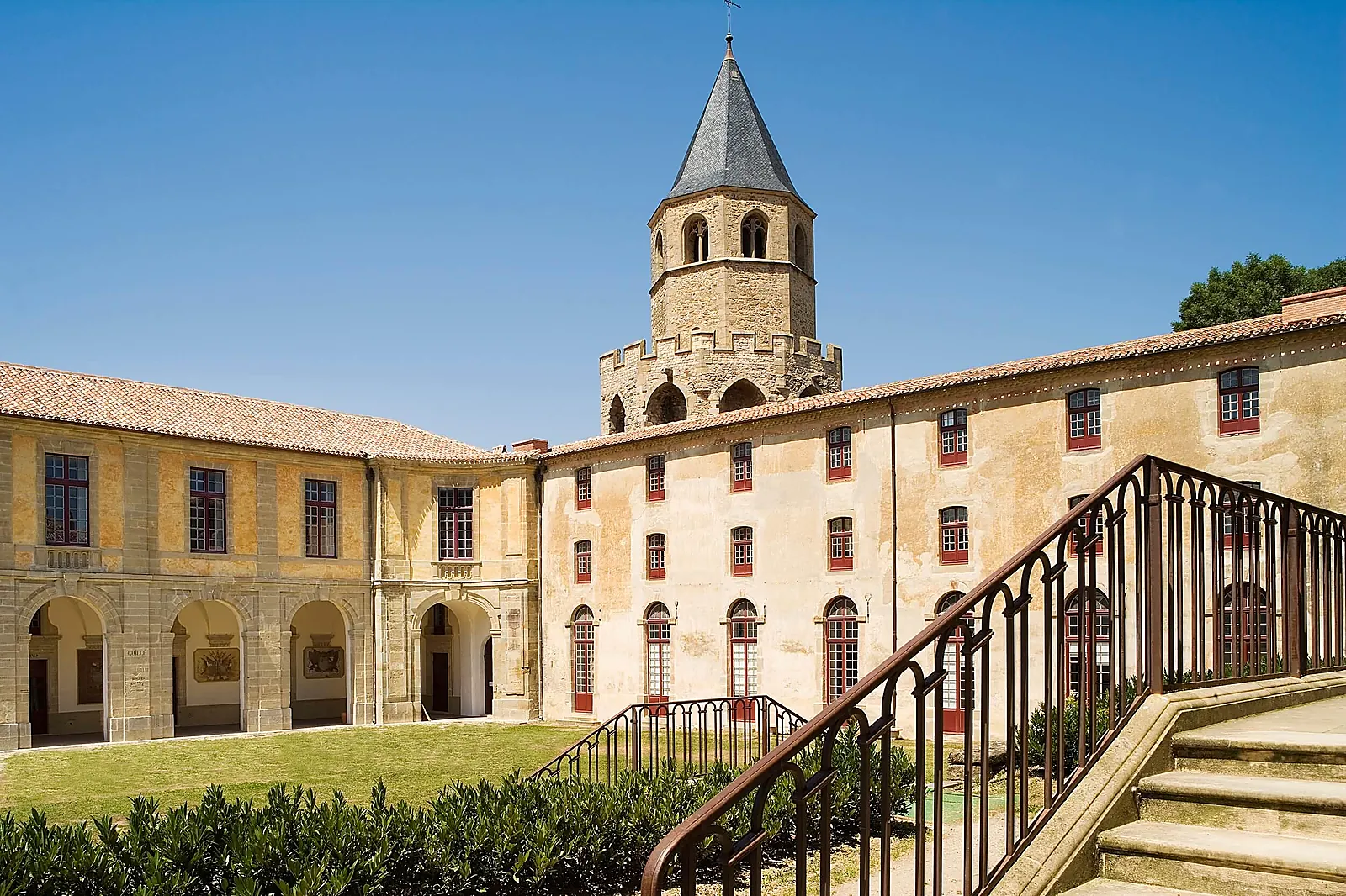 Hôtel, HÔTEL ABBAYE ECOLE DE SORÈZE